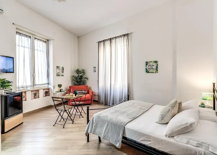 Le Mura Antiche نابولي