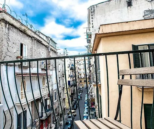 Le Mura Antiche نابولي